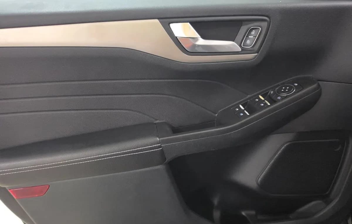 2021 FORD ESCAPE SE 6