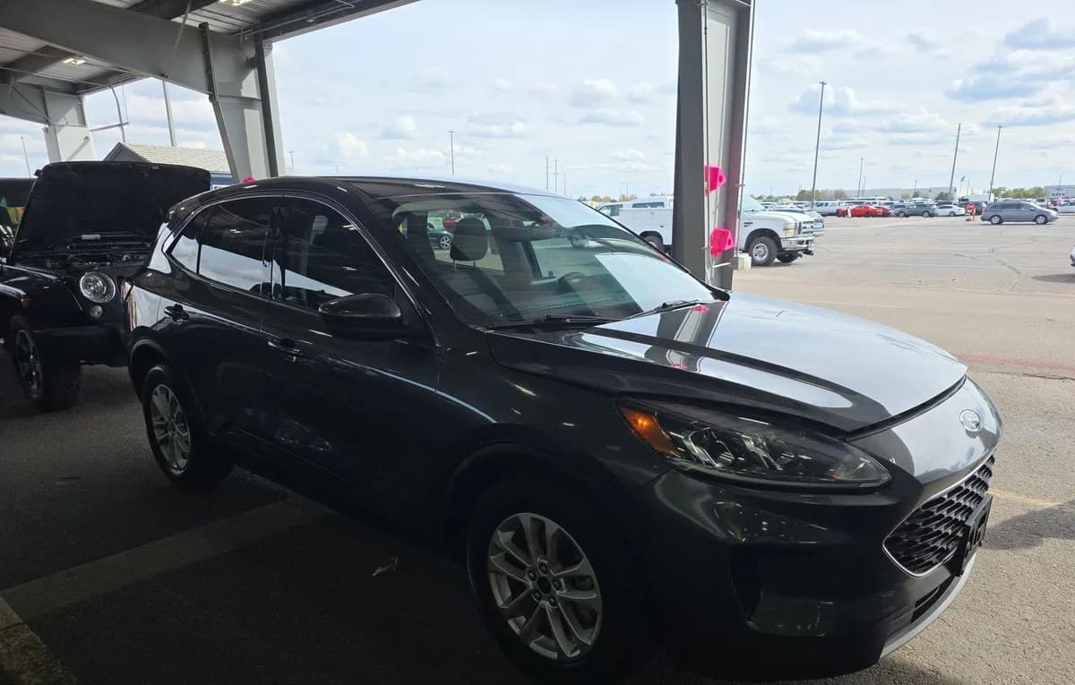 2020 FORD ESCAPE SE 4