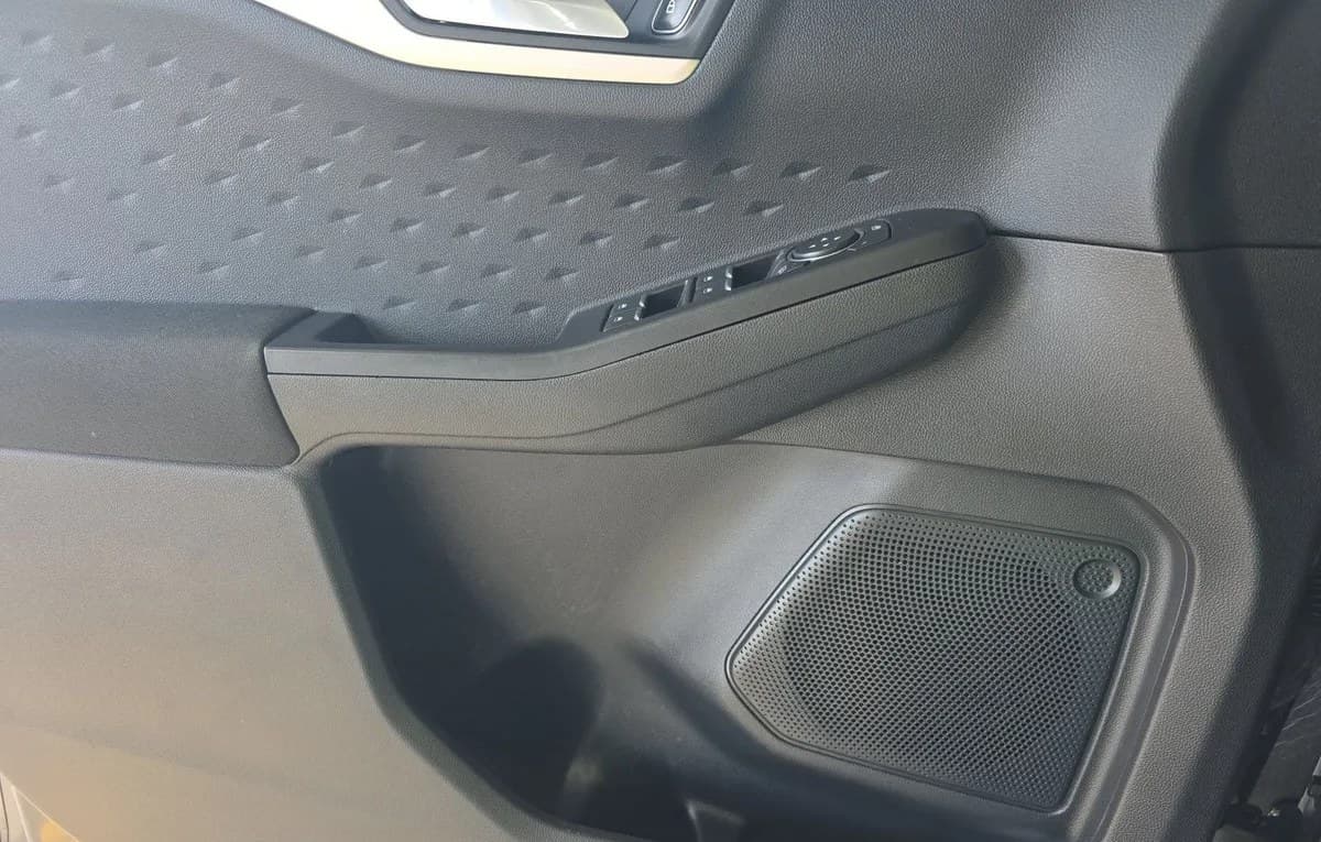 2020 FORD ESCAPE SE 6