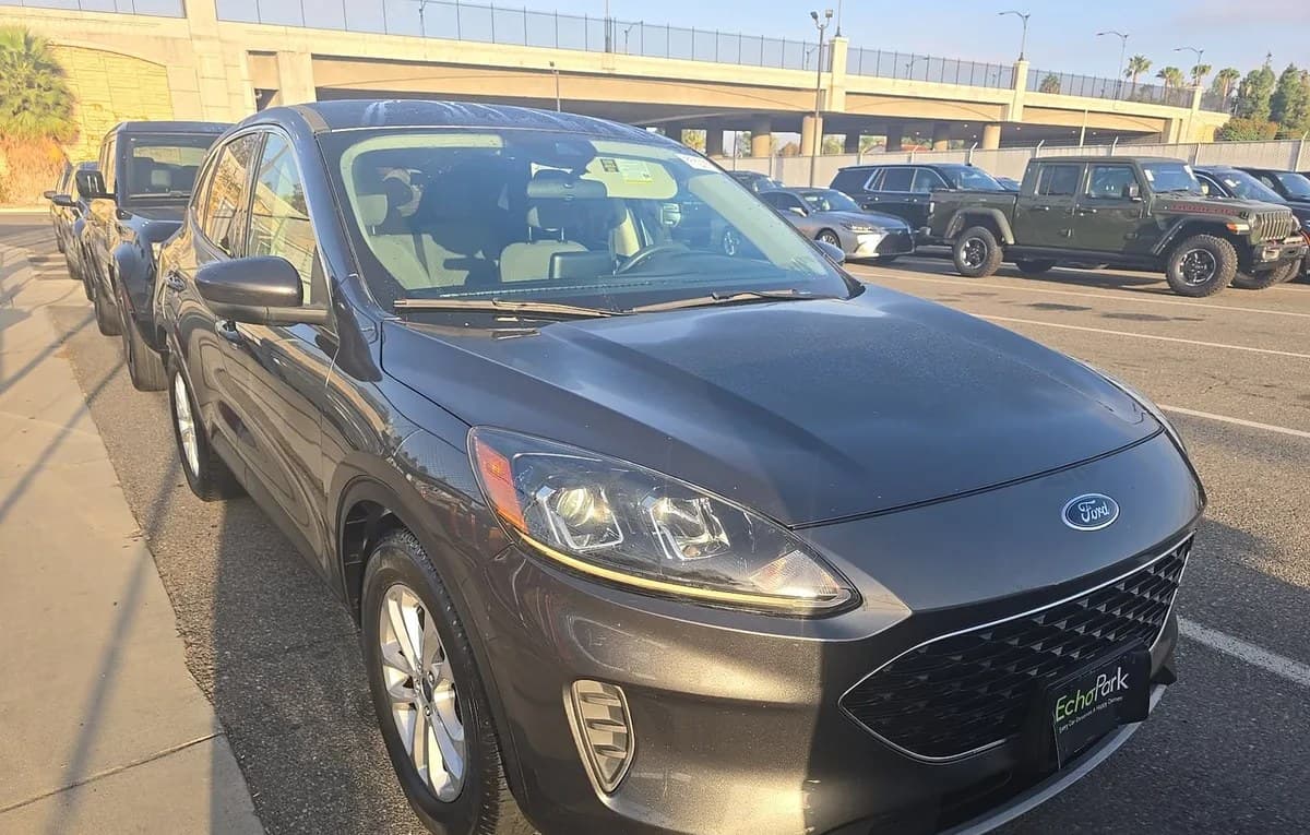 2020 FORD ESCAPE SE 4