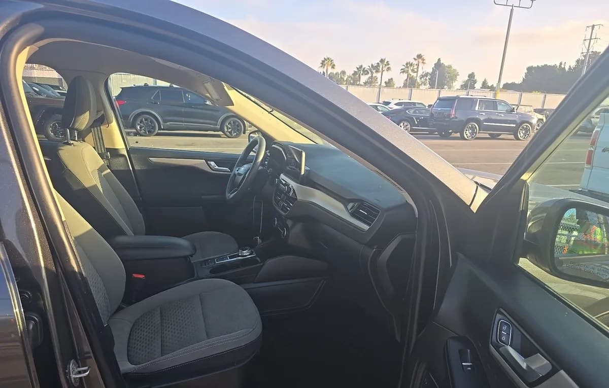 2020 FORD ESCAPE SE 5