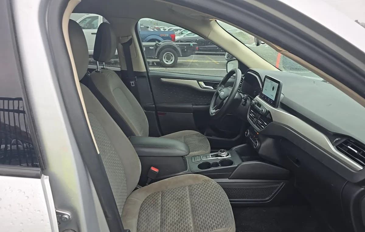 2020 FORD ESCAPE SE 4