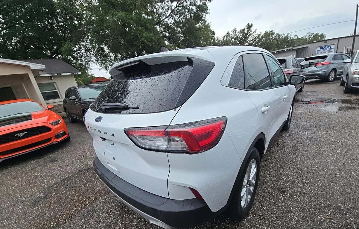 2021 FORD ESCAPE SE 4