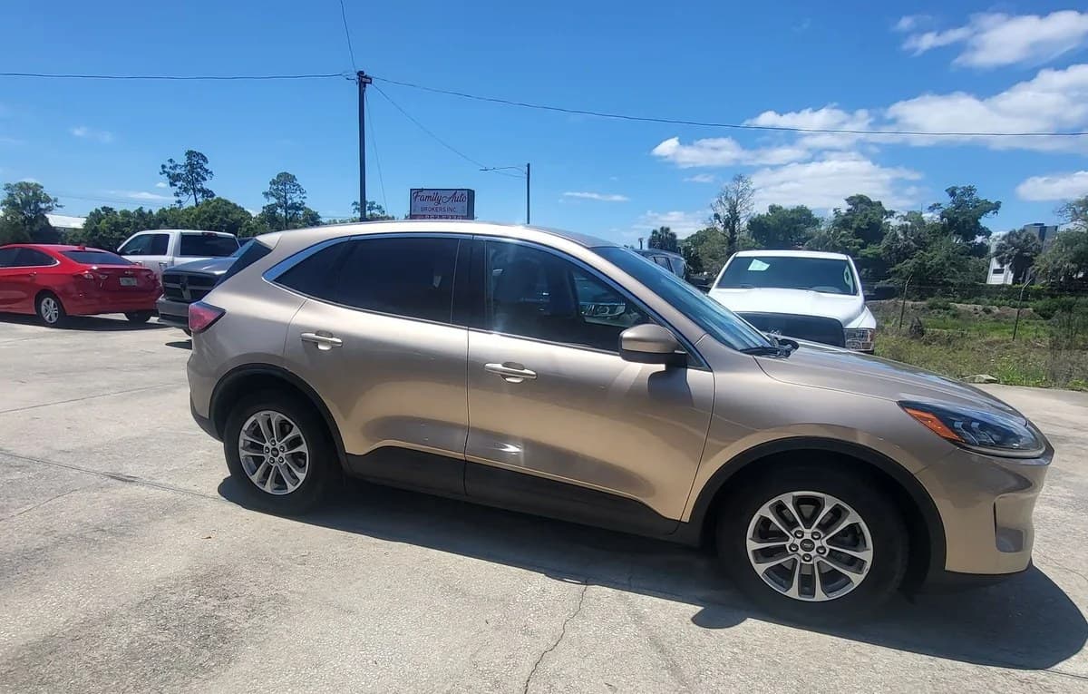 2020 FORD ESCAPE SE 7