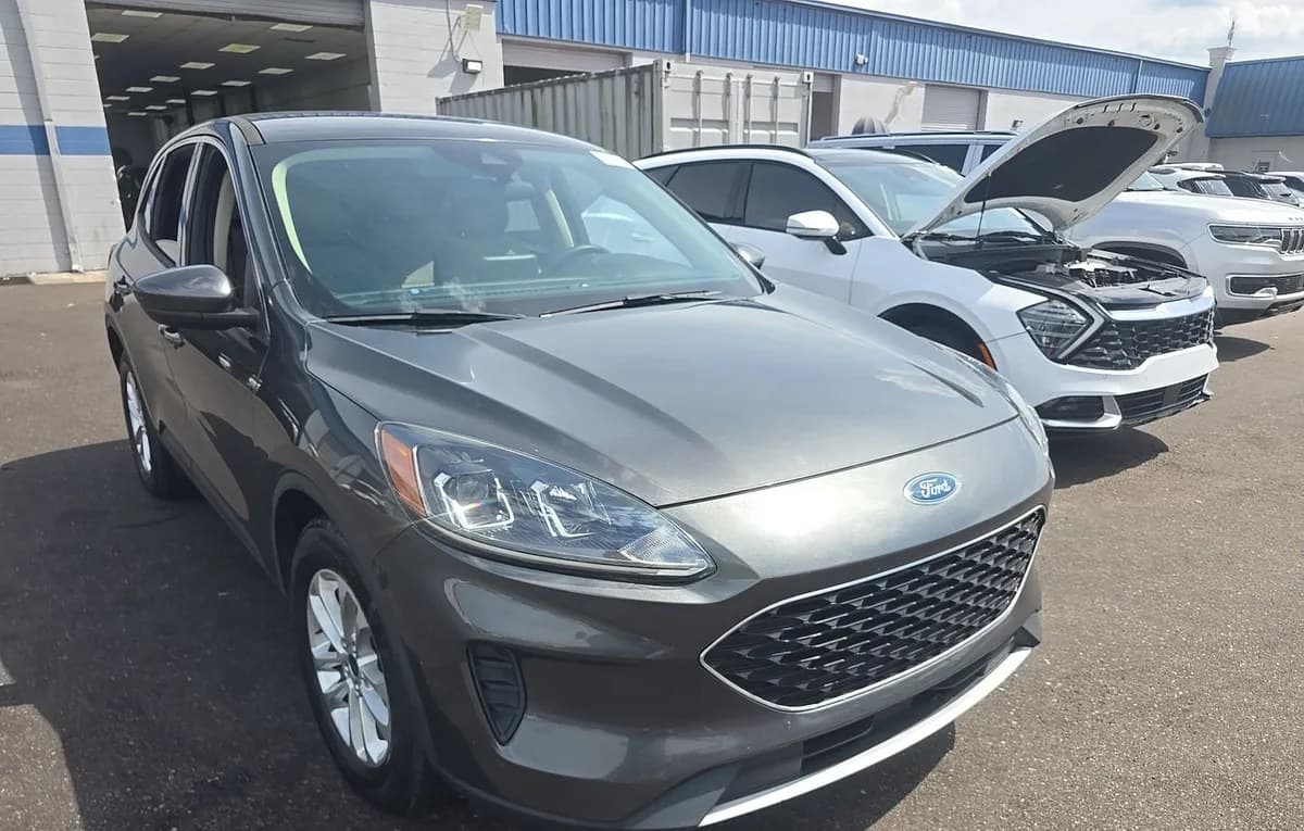 2020 FORD ESCAPE SE 4