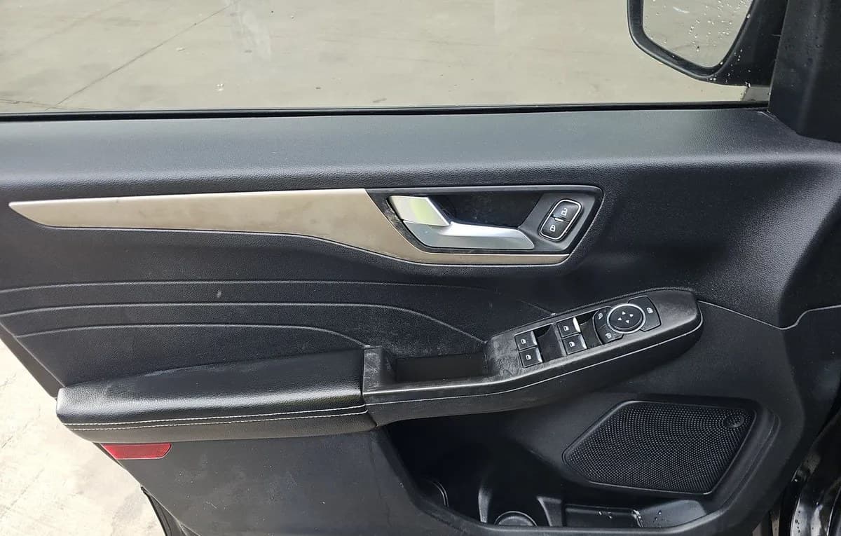 2021 FORD ESCAPE SE 6