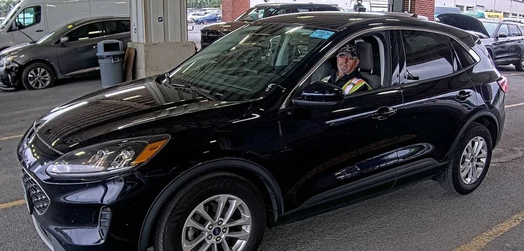 2021 FORD ESCAPE SE 1