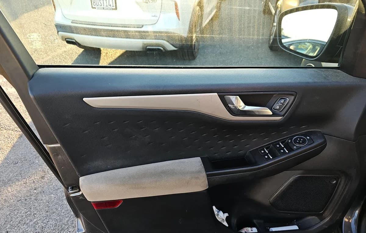 2020 FORD ESCAPE SE 6