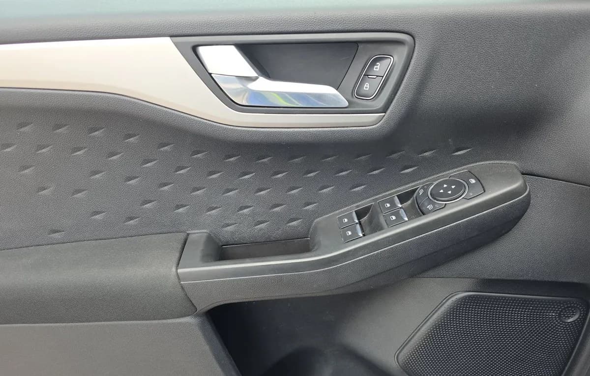 2020 FORD ESCAPE SE 6