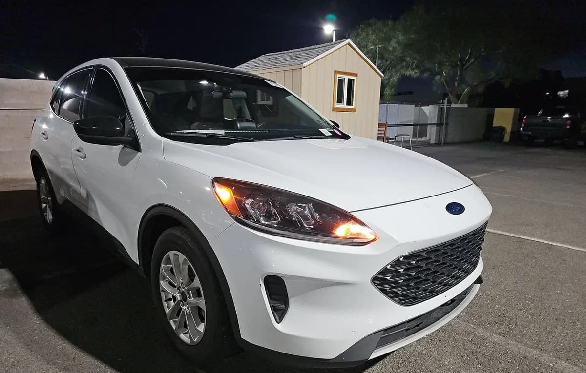 2021 FORD ESCAPE SE 4