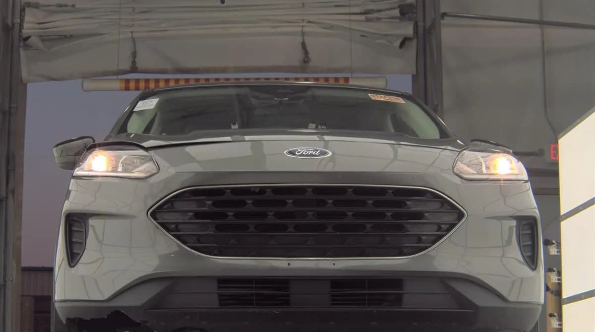 2021 FORD ESCAPE SE 4