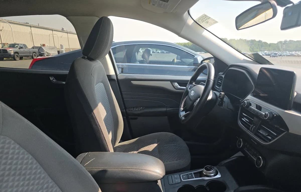 2021 FORD ESCAPE SE 4