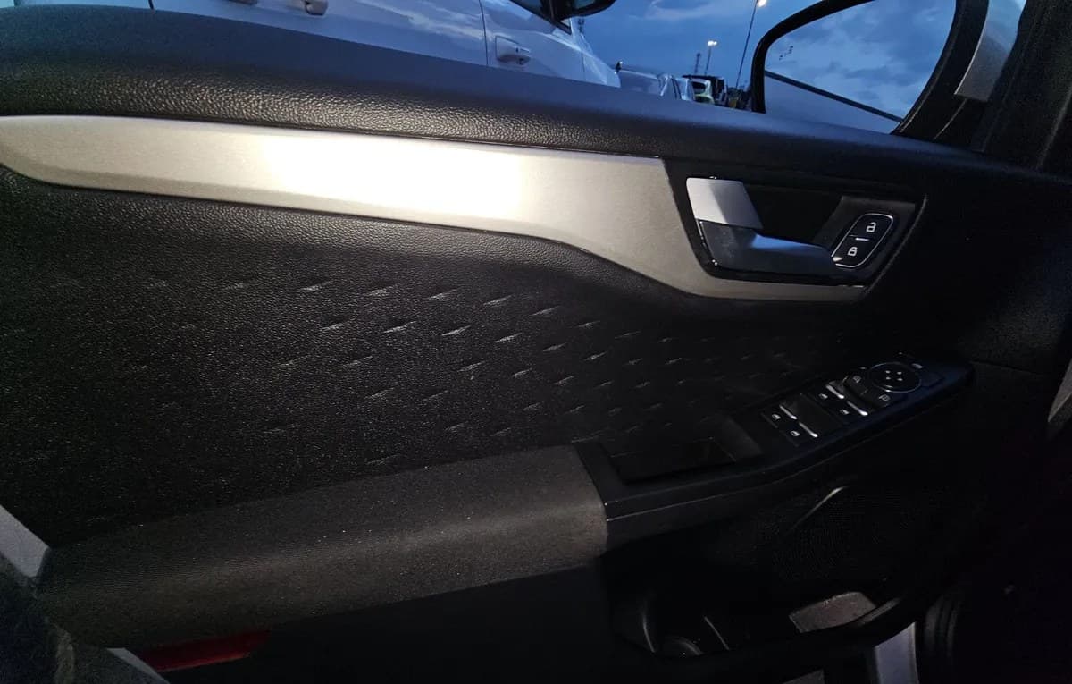 2020 FORD ESCAPE SE 5