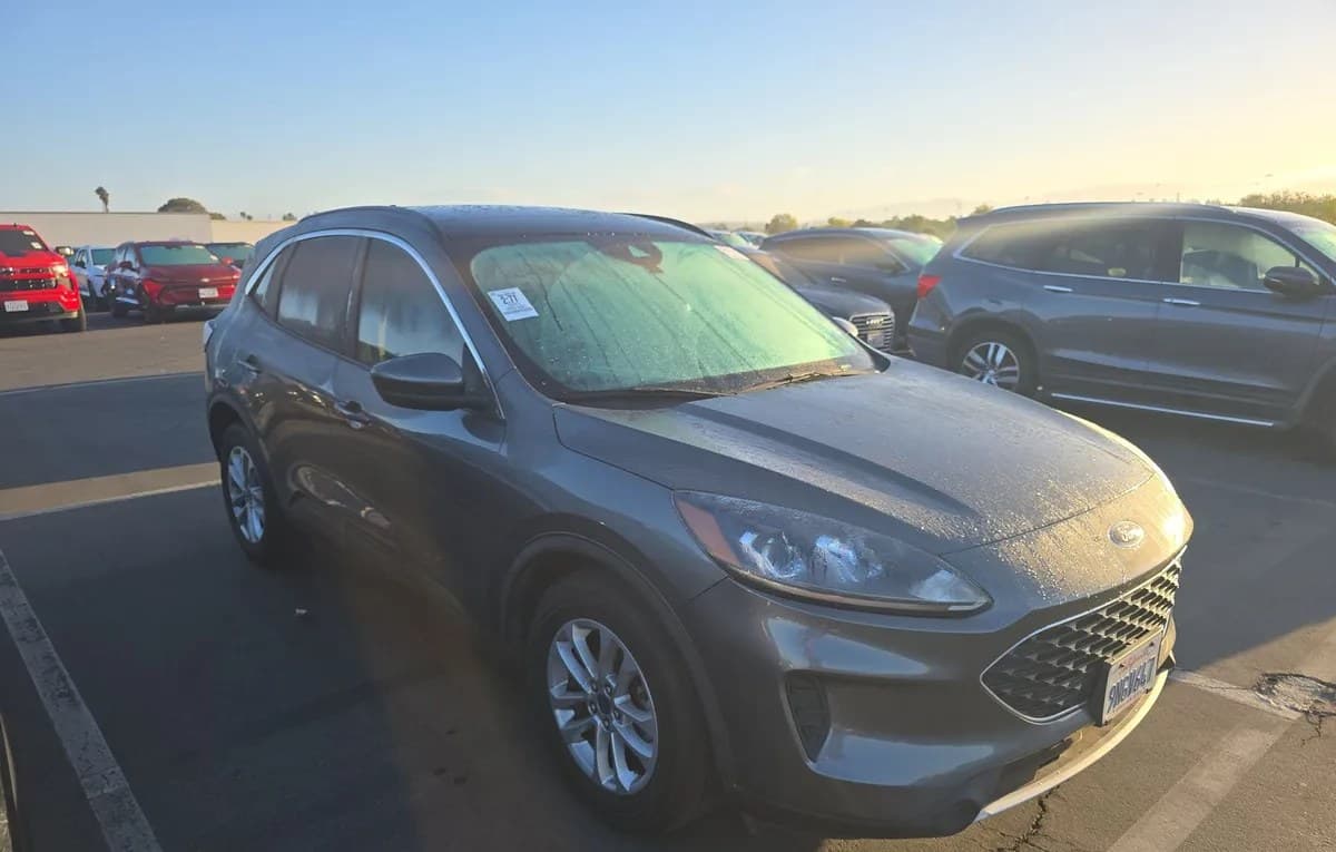 2021 FORD ESCAPE SE 4