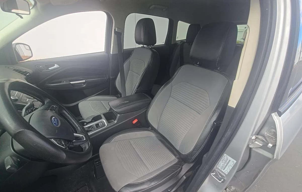 2017 FORD ESCAPE SE 4