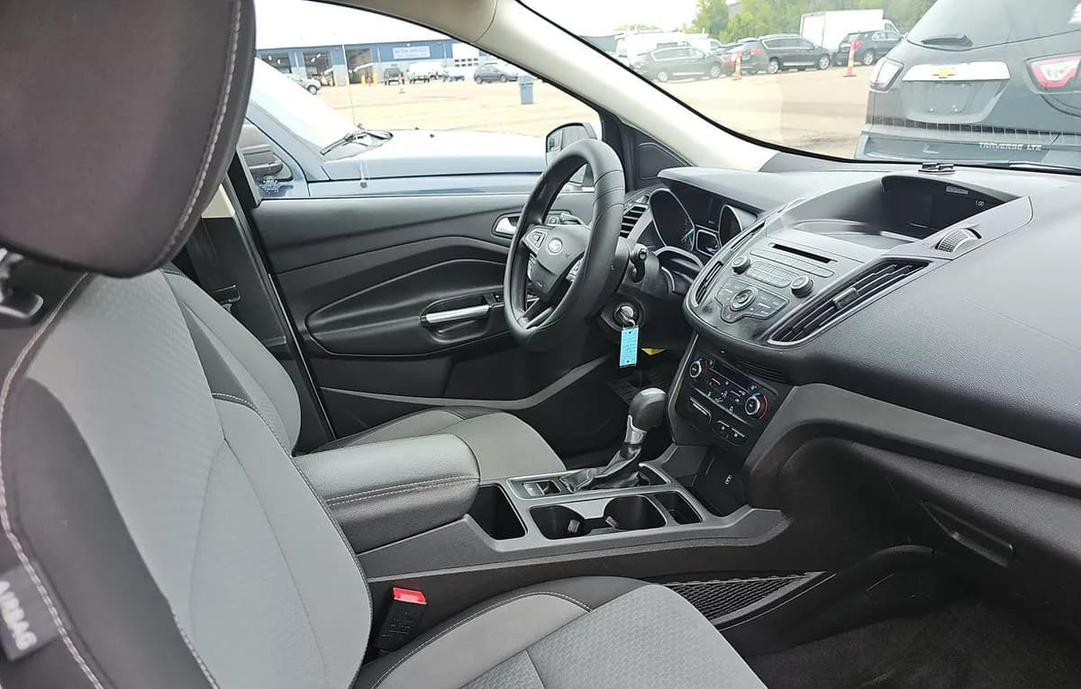 2017 FORD ESCAPE SE 4