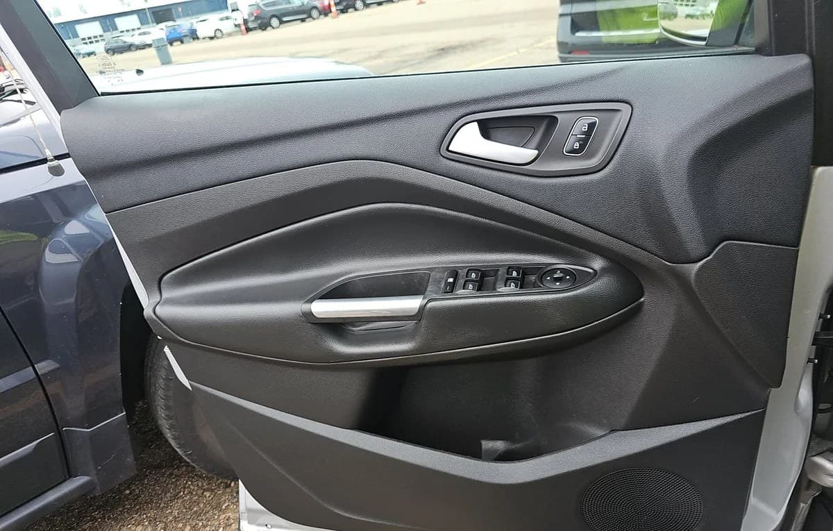 2017 FORD ESCAPE SE 5