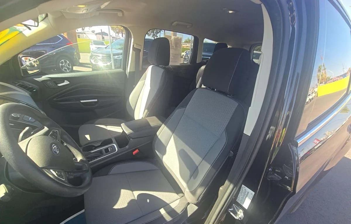 2017 FORD ESCAPE SE 4