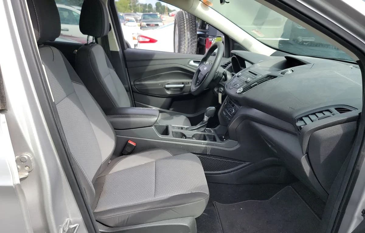 2017 FORD ESCAPE SE 4