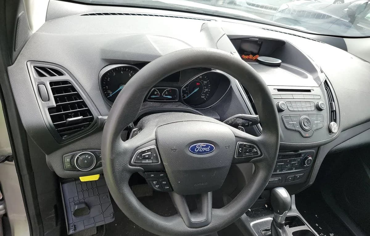2017 FORD ESCAPE SE 6