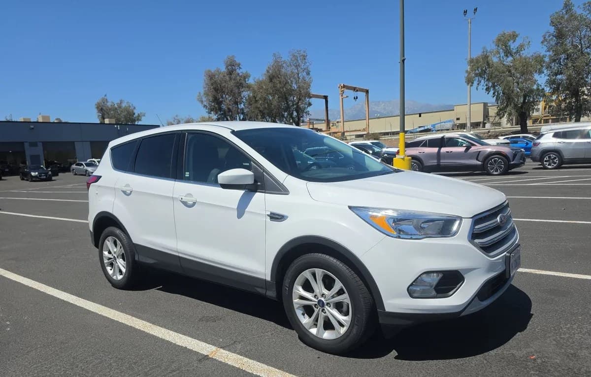 2019 FORD ESCAPE SE 4