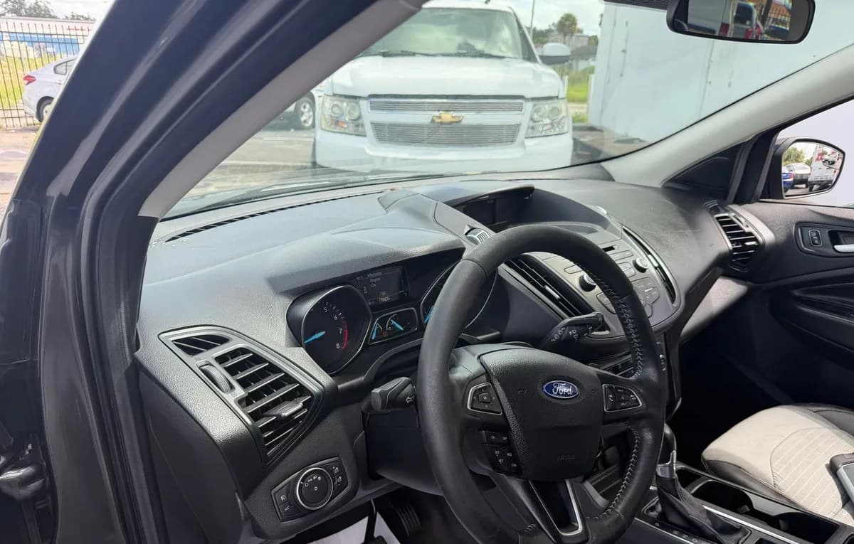 2017 FORD ESCAPE SE 6