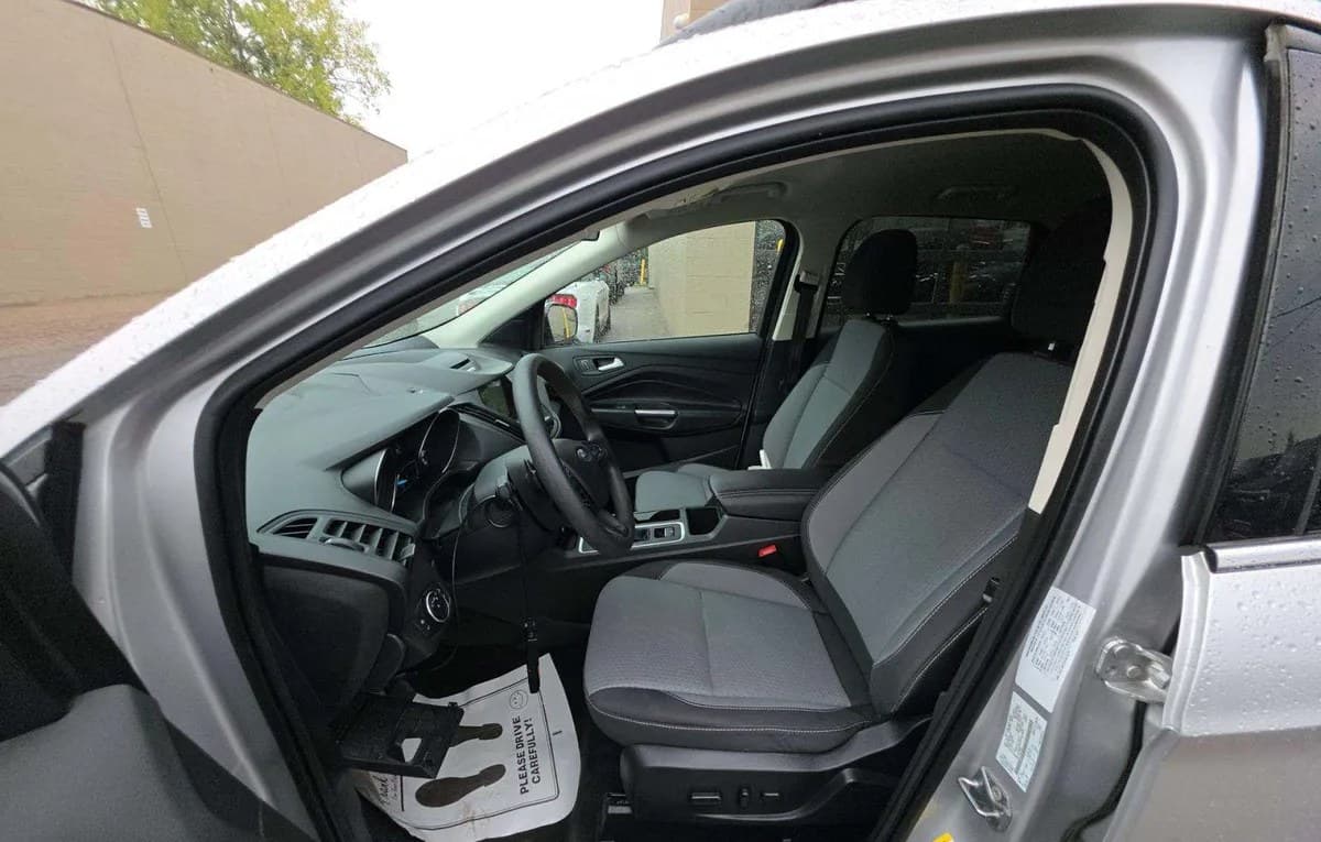 2017 FORD ESCAPE SE 4