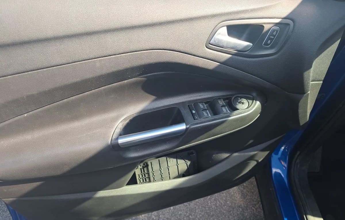 2017 FORD ESCAPE SE 6