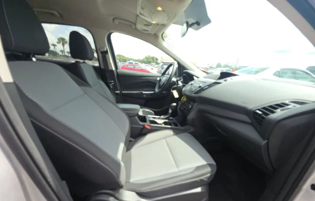2017 FORD ESCAPE SE 4