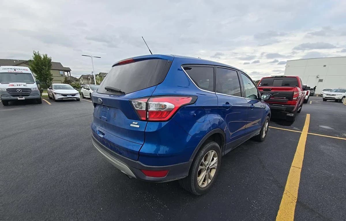 2017 FORD ESCAPE SE 4