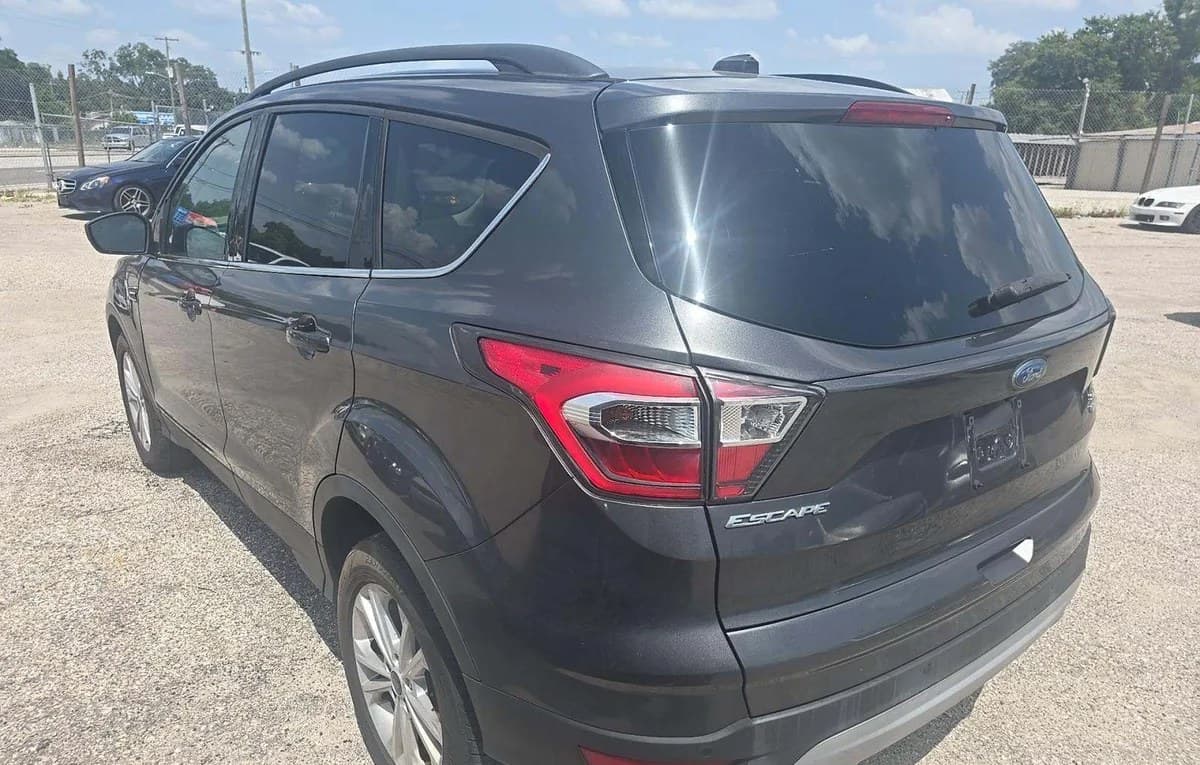 2017 FORD ESCAPE SE 2