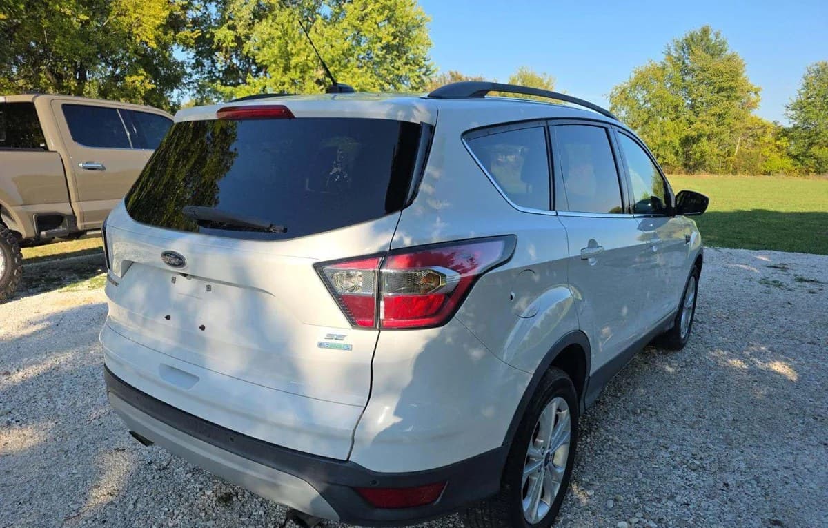 2017 FORD ESCAPE SE 4