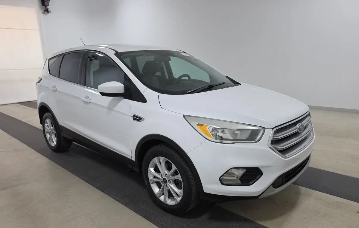 2017 FORD ESCAPE SE 4