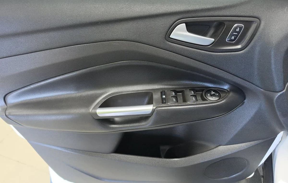 2017 FORD ESCAPE SE 6