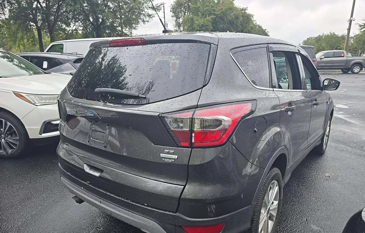 2017 FORD ESCAPE SE 4