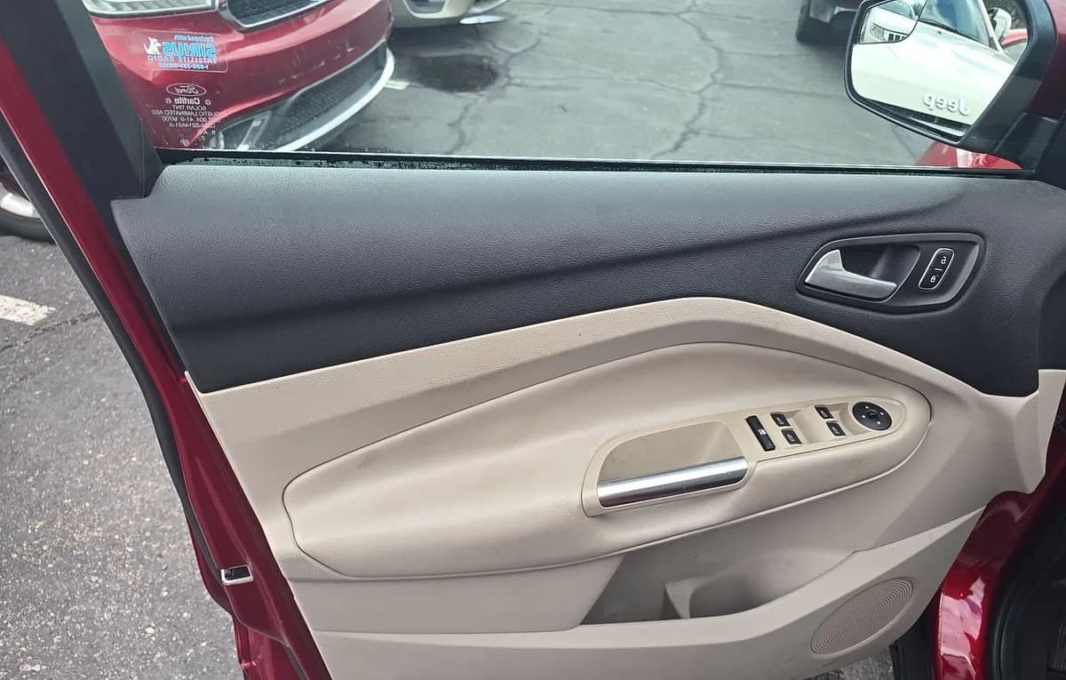 2017 FORD ESCAPE SE 6