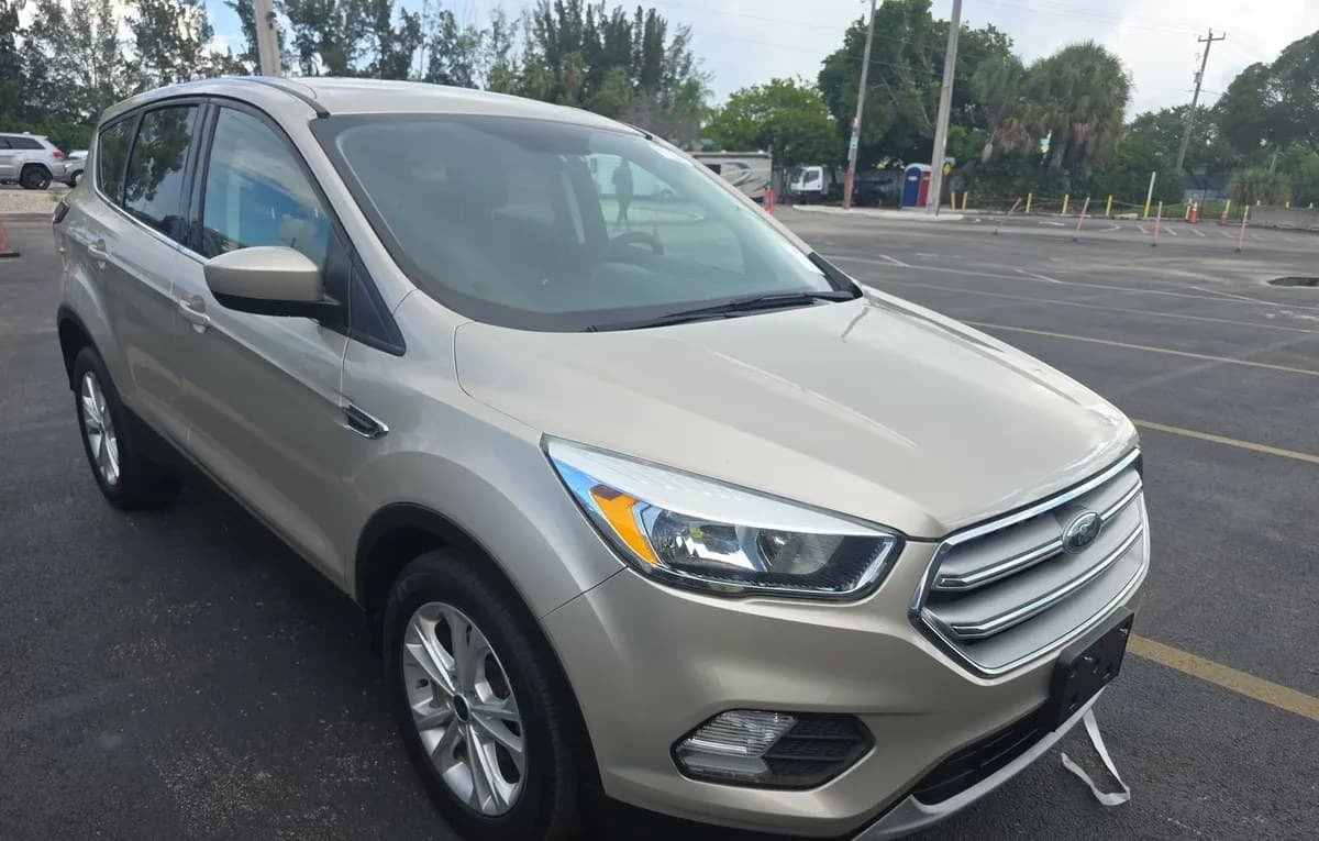 2017 FORD ESCAPE SE 4