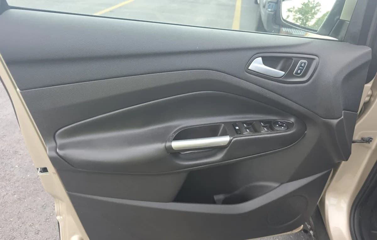 2017 FORD ESCAPE SE 6