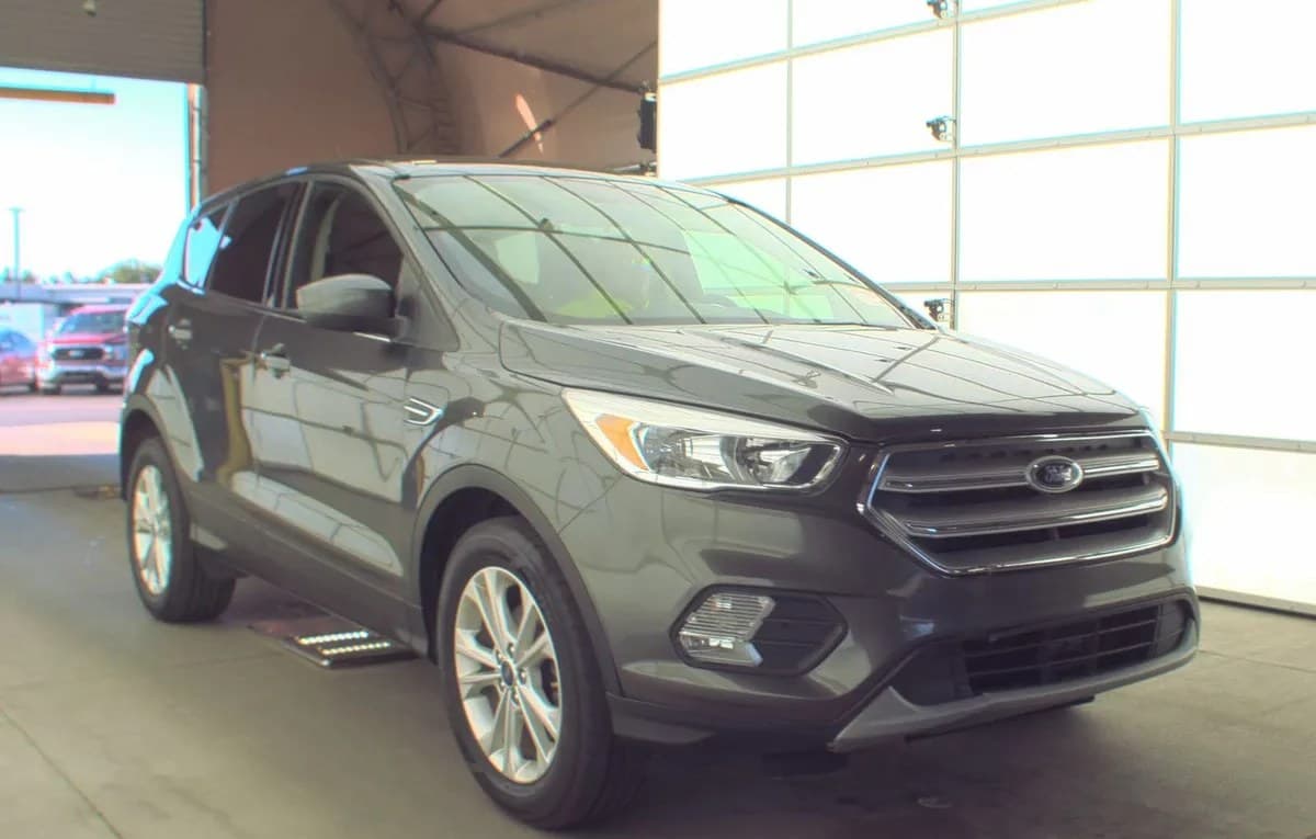 2017 FORD ESCAPE SE 4
