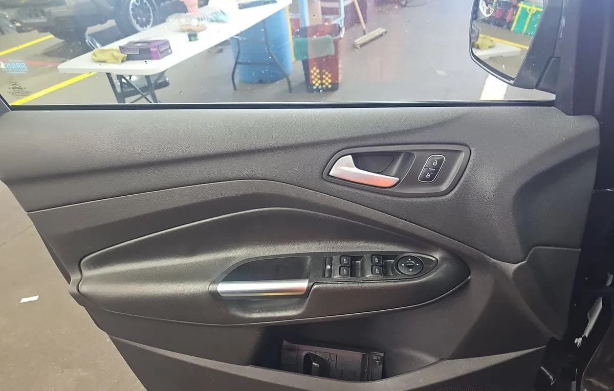 2017 FORD ESCAPE SE 6