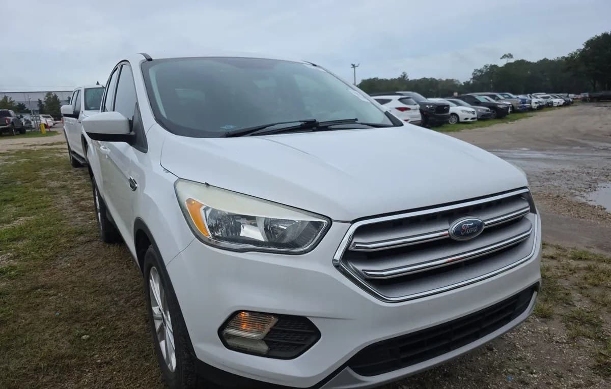 2017 FORD ESCAPE SE 4