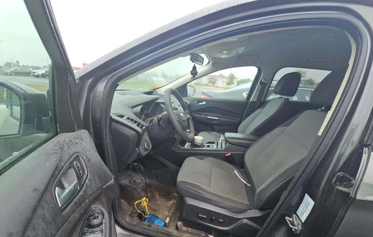 2017 FORD ESCAPE SE 4