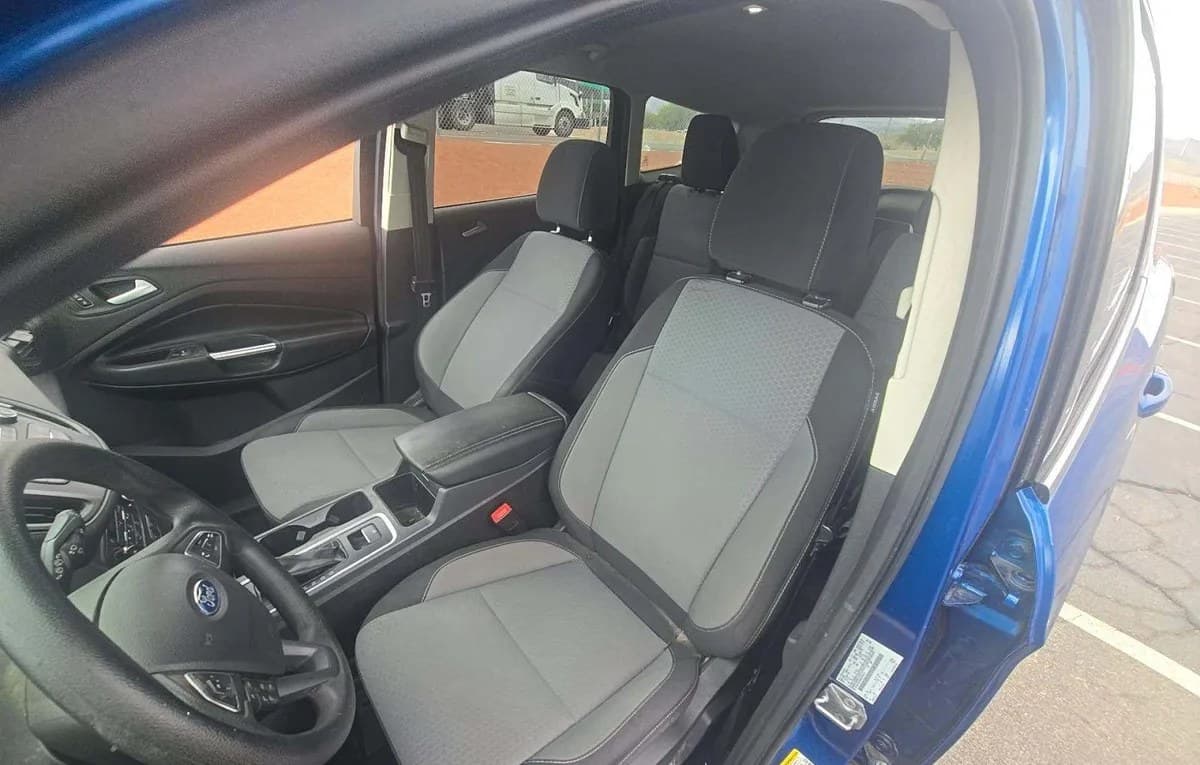2017 FORD ESCAPE SE 4
