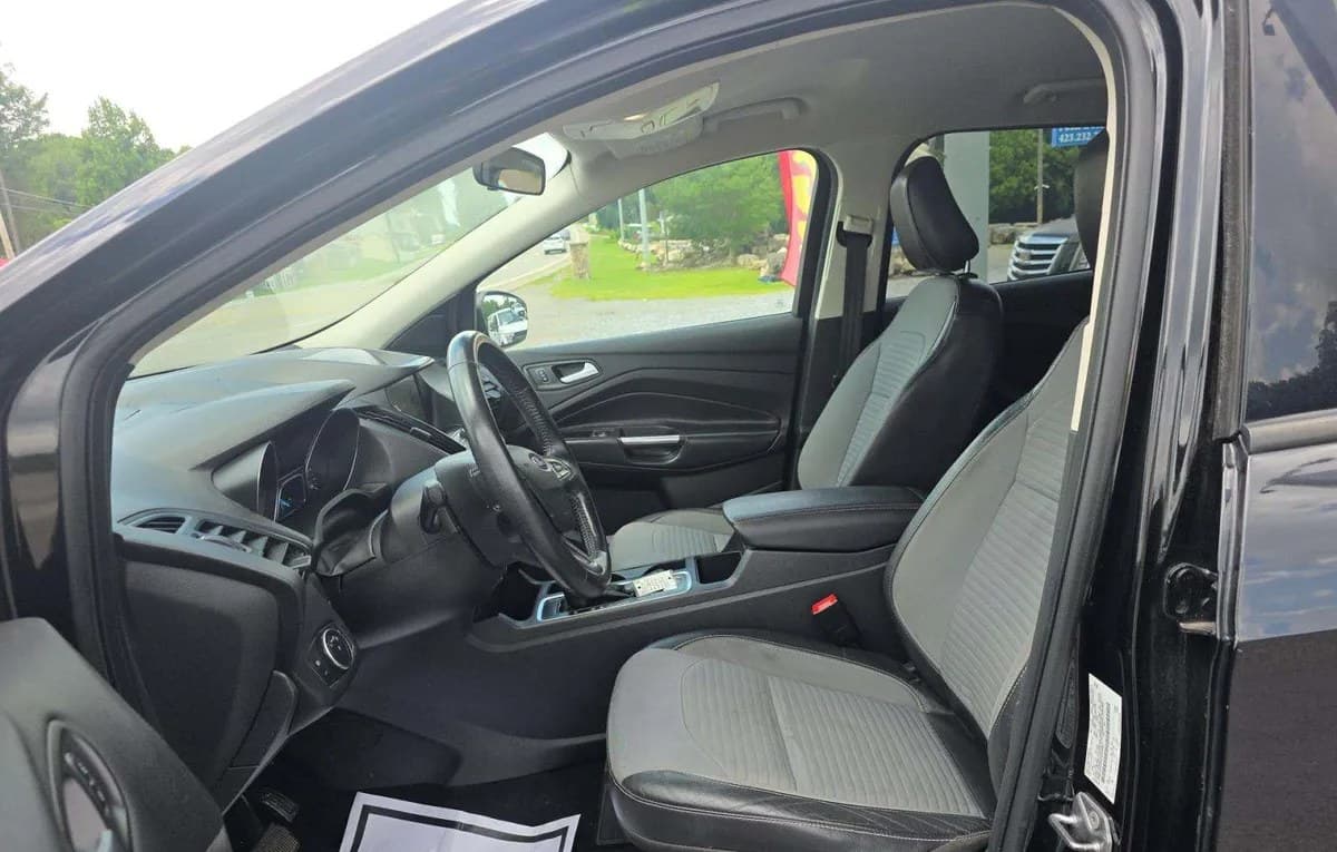 2019 FORD ESCAPE SE 4