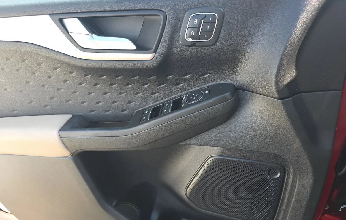 2020 FORD ESCAPE SEL 6