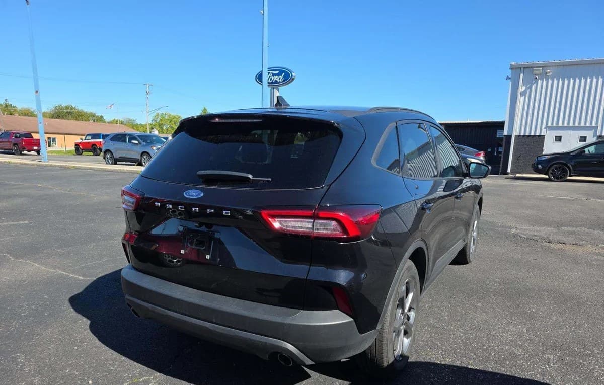 2025 FORD ESCAPE ST-Line 4