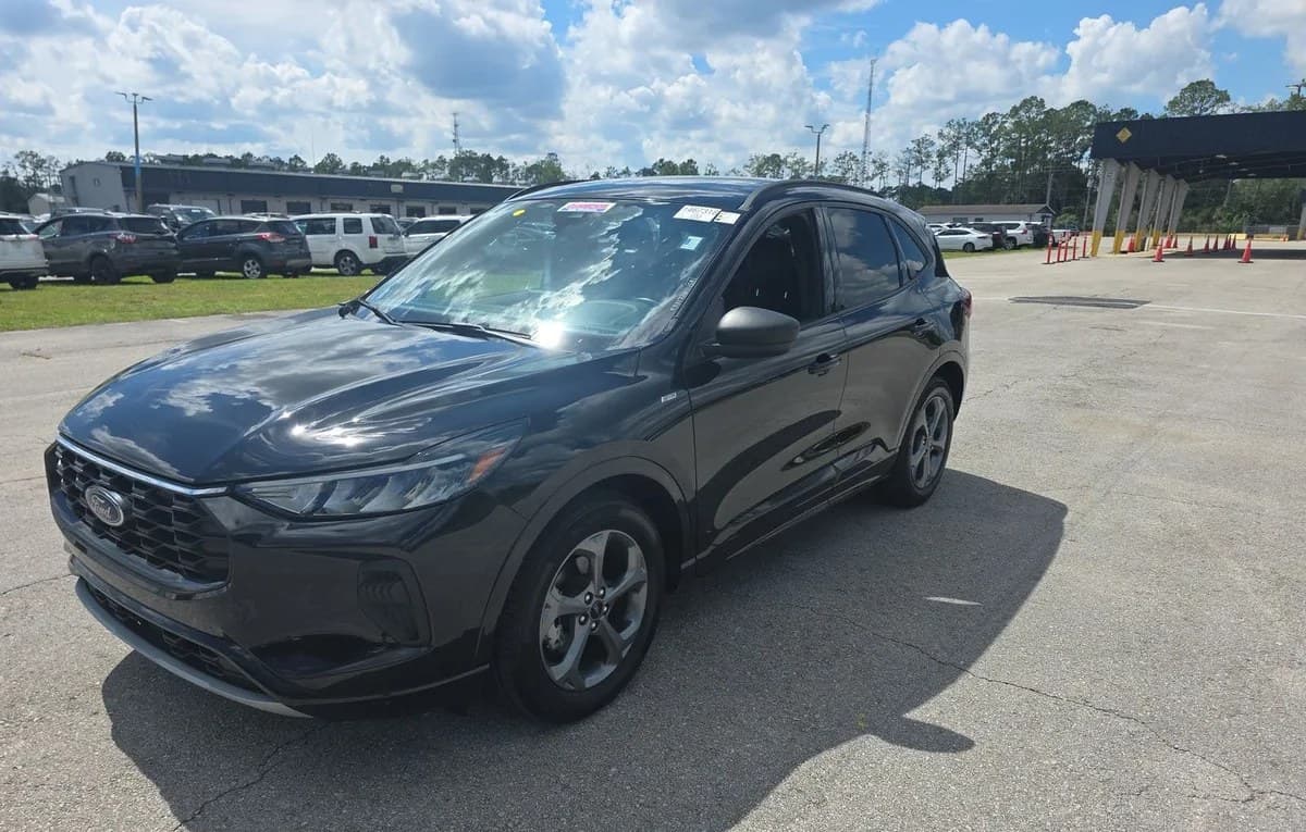 2023 FORD ESCAPE ST-LINE 2