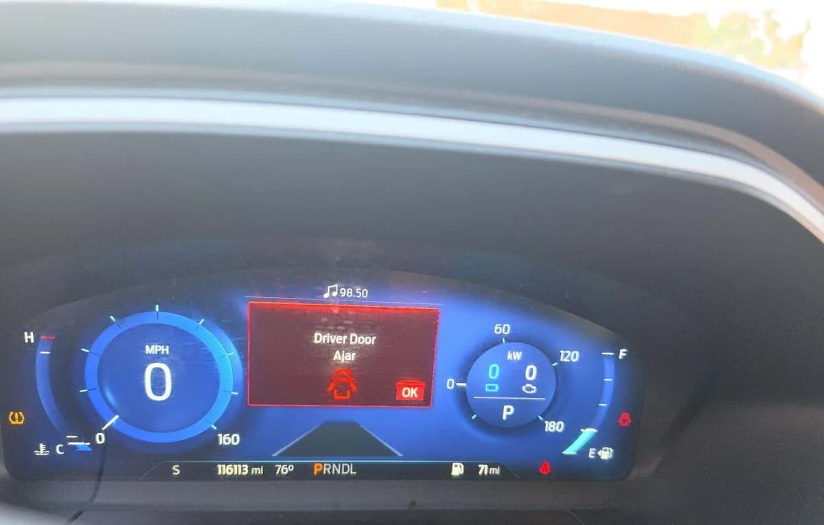 2020 FORD ESCAPE HYBRID SE Sport 6