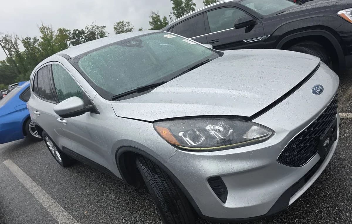 2020 FORD ESCAPE SE 4