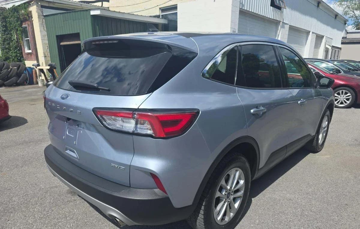 2022 FORD ESCAPE SE 4